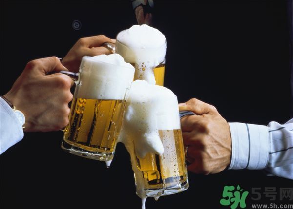 喝酒怎樣才能不傷身？飲酒要注意些什么？