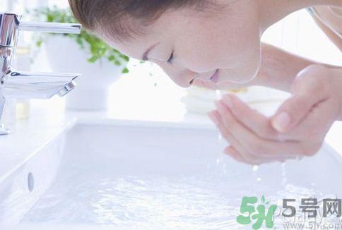 洗臉用冷水還是熱水好？用冷水洗臉好不好？