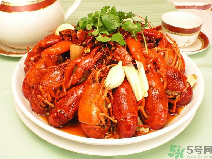 吃海鮮能喝啤酒嗎？吃海鮮為什么不能喝啤酒？