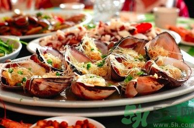吃海鮮能喝啤酒嗎？吃海鮮為什么不能喝啤酒？