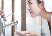 洗臉用冷水還是熱水好？用冷水洗臉好不好？