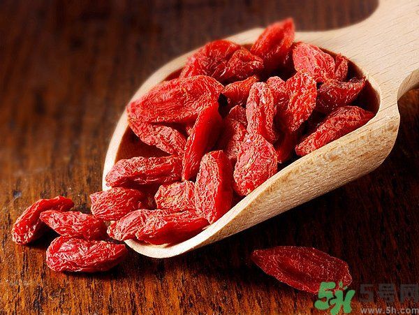 枸杞可以長時(shí)間燉煮嗎？枸杞有什么功效？
