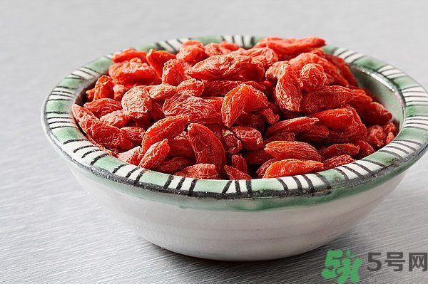 枸杞可以長時(shí)間燉煮嗎？枸杞有什么功效？