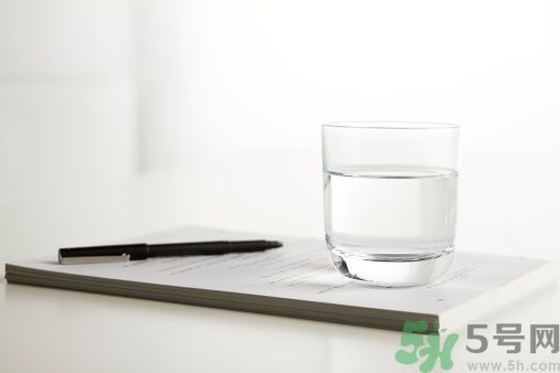 白開水隔幾天還能喝嗎？喝白開水要注意什么？