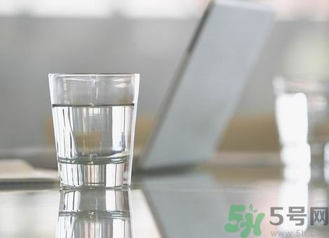 白開水隔幾天還能喝嗎？喝白開水要注意什么？