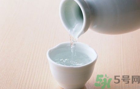 白酒能代替料酒做菜嗎？白酒可以用來做菜嗎？