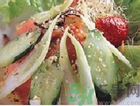 燻鮭魚(yú)沙拉怎么做？燻鮭魚(yú)沙拉的做法？