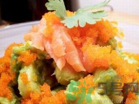 燻鮭魚(yú)沙拉怎么做？燻鮭魚(yú)沙拉的做法？