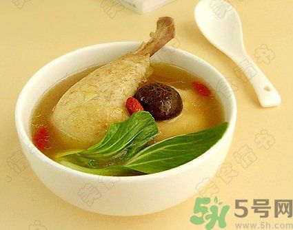 燉雞湯怎么去腥？燉雞湯很腥要怎做才好？