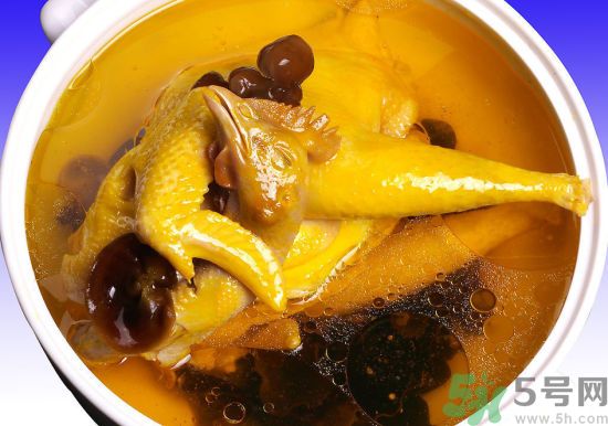 燉雞湯怎么去腥？燉雞湯很腥要怎做才好？