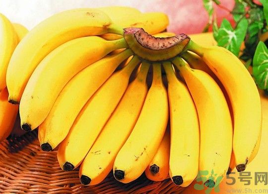 香蕉中間發(fā)黑可以吃嗎？香蕉中間發(fā)黑吃了會(huì)怎么樣？