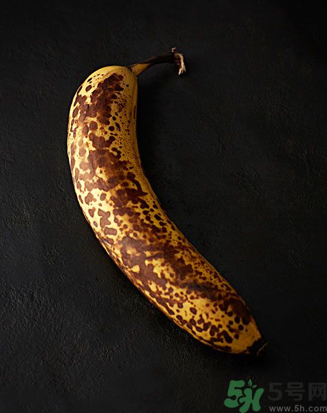 香蕉皮有黑點還能吃嗎？香蕉怎么保存不變黑？
