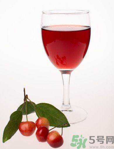 櫻桃泡酒能治療痛風(fēng)嗎？櫻桃泡酒能喝嗎？