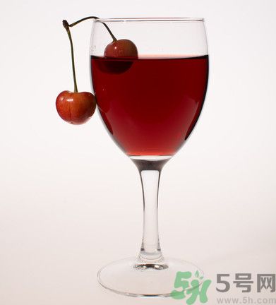 櫻桃泡酒能治療痛風(fēng)嗎？櫻桃泡酒能喝嗎？