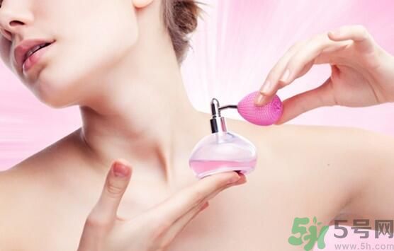 香水會(huì)導(dǎo)致不孕嗎？使用香水要注意什么？