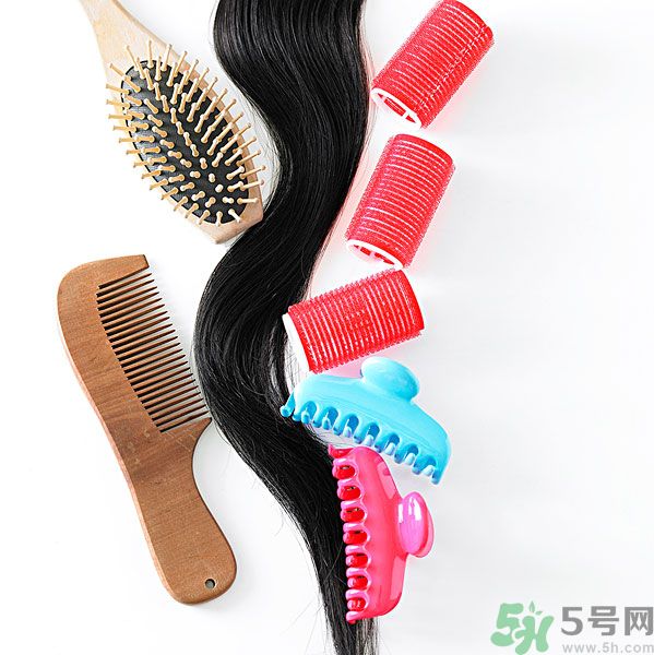 長卷發(fā)應(yīng)該用什么梳子梳頭發(fā)？卷發(fā)用什么梳子最好？