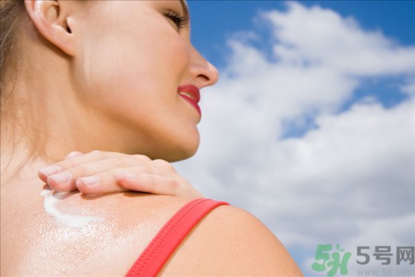 為什么涂了防曬霜還是會(huì)曬黑？涂防曬霜要注意什么？