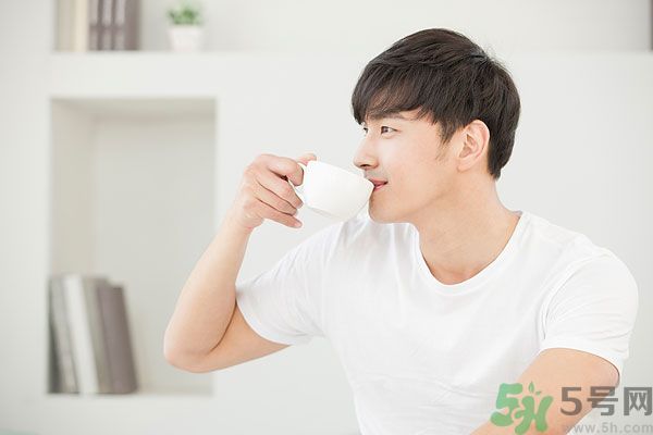 左撇子真的更聰明嗎？左撇子的優(yōu)勢與劣勢