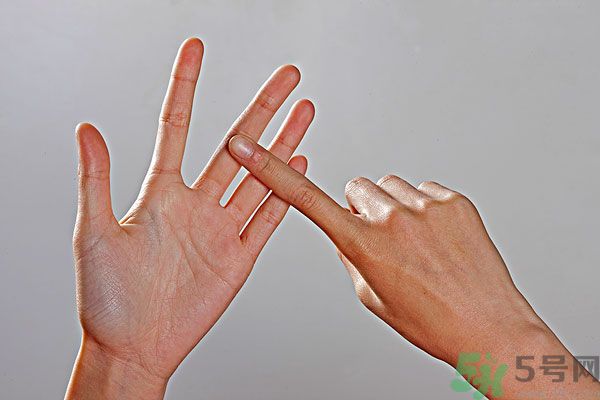 左撇子真的更聰明嗎？左撇子的優(yōu)勢與劣勢