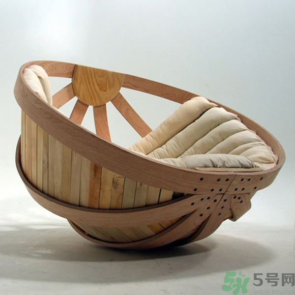一個(gè)人適合什么樣的沙發(fā)？選購(gòu)沙發(fā)要注意什么？