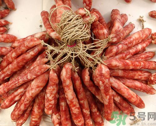臘腸發(fā)霉還能吃嗎？臘腸發(fā)霉要怎么辦？