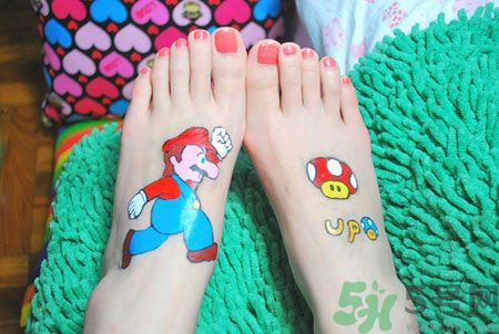 腳心長(zhǎng)水泡是怎么回事？腳心長(zhǎng)水泡怎么辦？