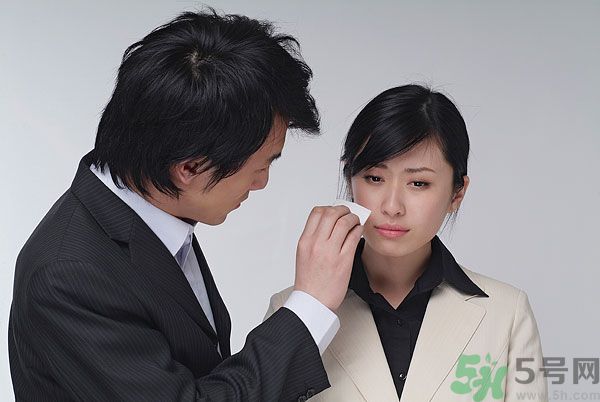 一生氣就流眼淚是怎么回事？生氣流淚怎么辦？