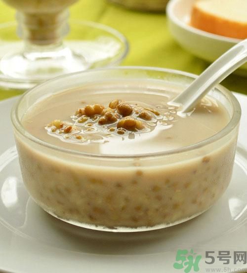 孩子發(fā)燒能吃冰淇淋嗎？感冒發(fā)燒可以吃雪糕嗎？