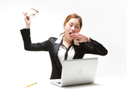 打哈欠流眼淚是怎么回事？打哈欠為什么會(huì)流眼淚？