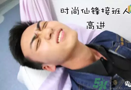 大一男生哭著打電話(huà)給媽媽是怎么回事？