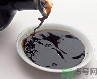 炒菜用白醋還是米醋好？白醋可以用來炒菜嗎？