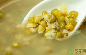 皮膚過(guò)敏能吃綠豆嗎？皮膚過(guò)敏能不能喝綠豆湯？