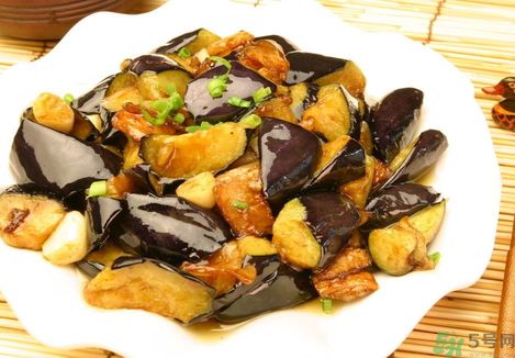 如何炒茄子不變色呢？怎么炒茄子才能不變色？