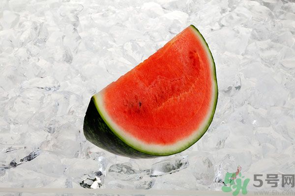 西瓜放冰箱可以放幾天？西瓜放冰箱隔夜能吃嗎？