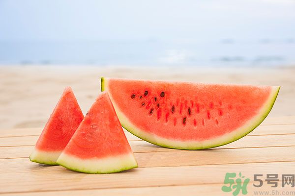 衣服上的西瓜汁怎么洗掉？怎么洗掉西瓜汁？