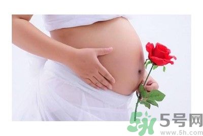陜西最美媽媽是誰？陜西最美媽媽當(dāng)街哺乳被棄女嬰是怎么回事？