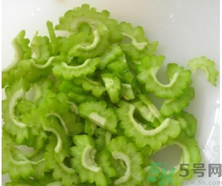 苦瓜和皮蛋一起吃能降火嗎？苦瓜能和皮蛋一起吃嗎？