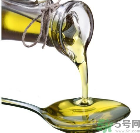 橄欖油夏天要放冰箱嗎？橄欖油可以放冰箱嗎？