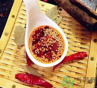 夏天辣椒油要放冰箱嗎？辣椒油可以放冰箱嗎？