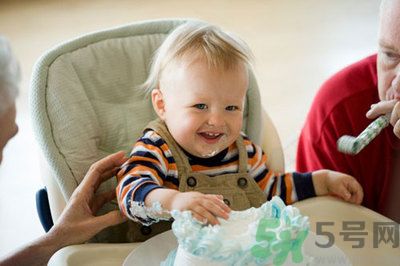 小孩子咬鉛筆會鉛中毒嗎？小孩子咬鉛筆會影響身體健康嗎？