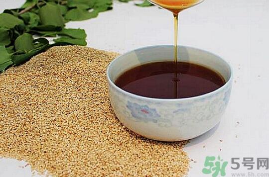夏天小磨油要不要放冰箱？小磨油可不可以放冰箱？