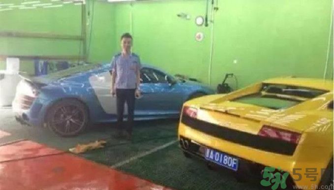 開蘭博基尼上下班的人是誰？開蘭博基尼上下班開的是哪輛公交車？
