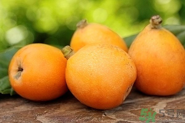 枇杷能跟百合一起煮嗎？ 枇杷能和銀耳一起煮嗎？