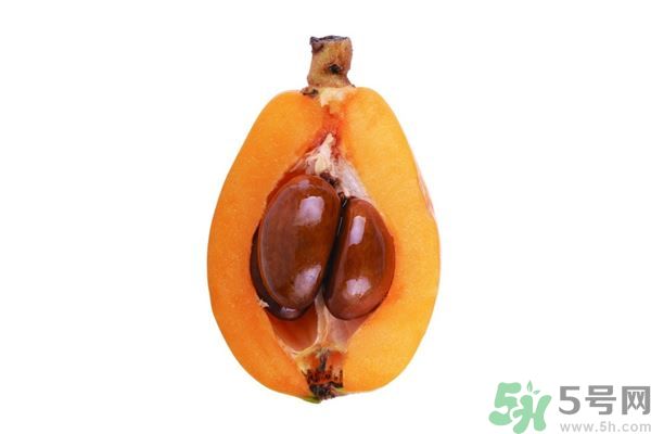 枇杷能跟百合一起煮嗎？ 枇杷能和銀耳一起煮嗎？