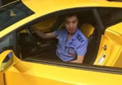 開蘭博基尼上下班的人是誰(shuí)？開蘭博基尼上下班開的是哪輛公交車？