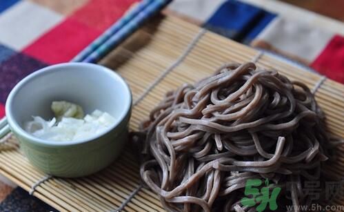 蕎麥怎么做成面條？蕎麥面條怎么做好吃？