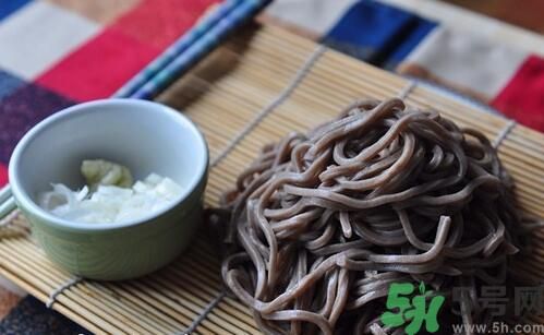 蕎麥?zhǔn)前l(fā)物嗎？蕎麥?zhǔn)遣皇前l(fā)物？