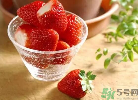 楊梅可以和草莓一起吃嗎？楊梅能和草莓一起吃嗎？