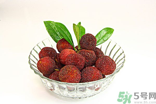 吃楊梅時可以喝茶嗎？吃楊梅時喝茶有什么壞處？