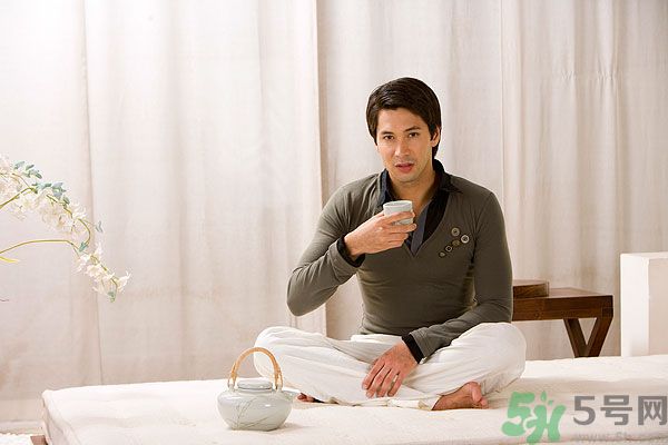 吃楊梅時(shí)可以喝茶嗎？吃楊梅時(shí)喝茶有什么壞處？